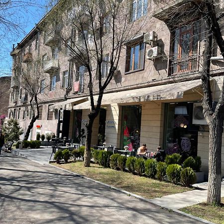 Komitas Apartement Yerevan Exterior foto